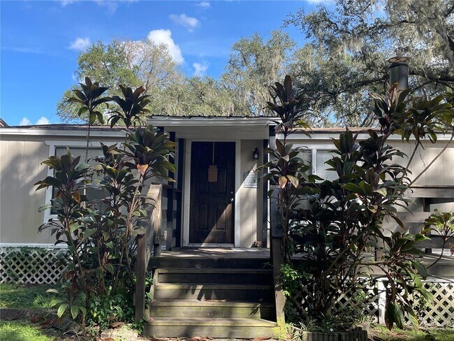 Building Photo - 8824 Overlook Dr