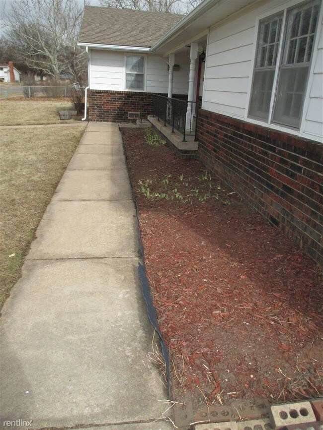 Foto del edificio - 6705 E Zimmerly St