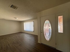 Building Photo - 1300 E Buckhorn Dr
