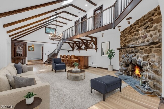 Foto del edificio - 8 Crosby Ln