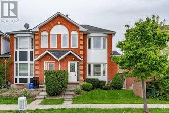 Building Photo - 60 Glenashton Dr