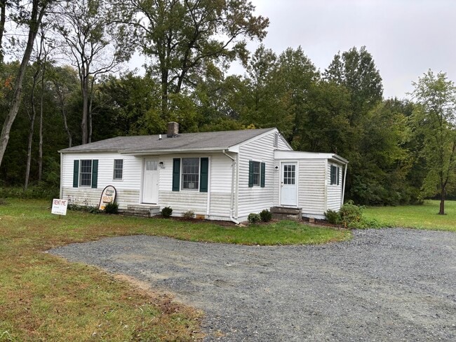 Building Photo - 7121 Quaker Neck Rd