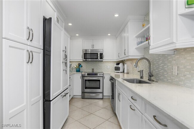 Foto del edificio - 4005 Gulf Shore Blvd N