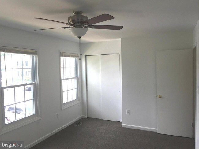 Foto del edificio - 5861 Suitland Rd
