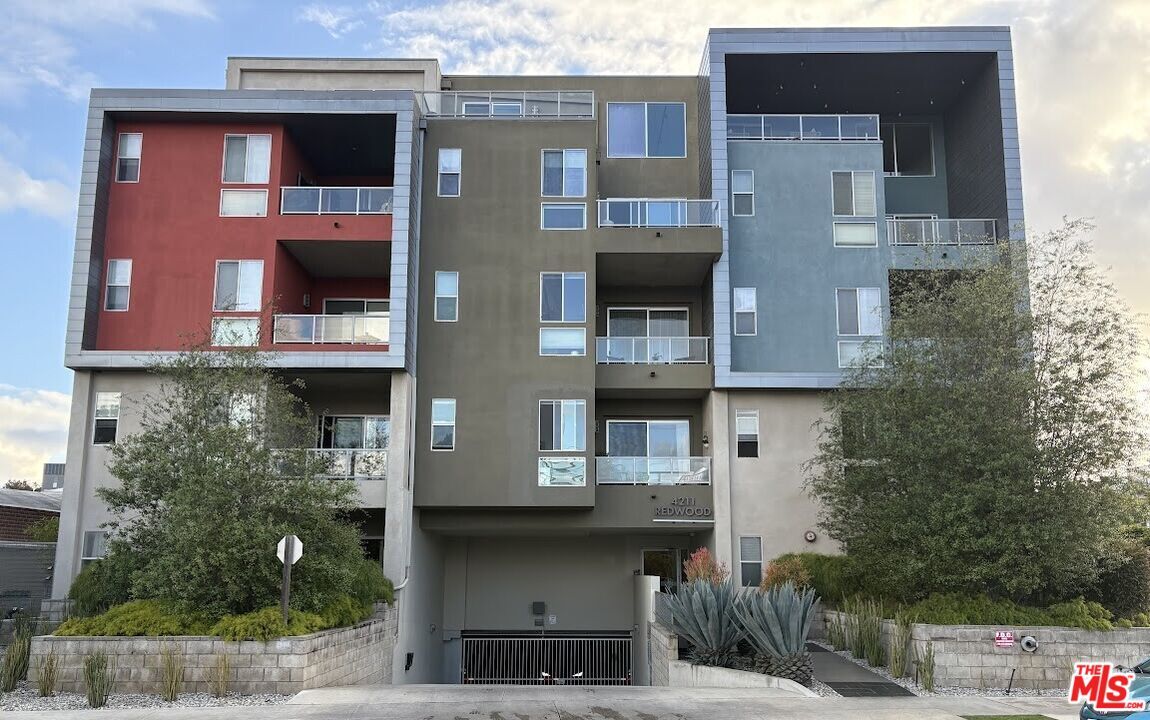 Foto principal - 4211 Redwood Ave