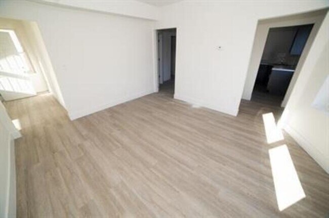 Foto del edificio - 5443 Page Blvd