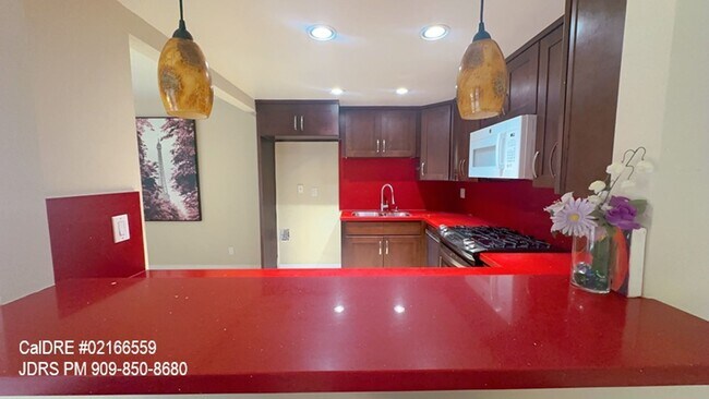 Foto del edificio - Price Lowered! Diamond Bar 2 Bedroom Condo