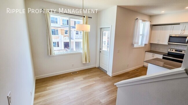 Building Photo - Modern 2 Beds, 2.5 Baths TownHouse | No Pets Allowed