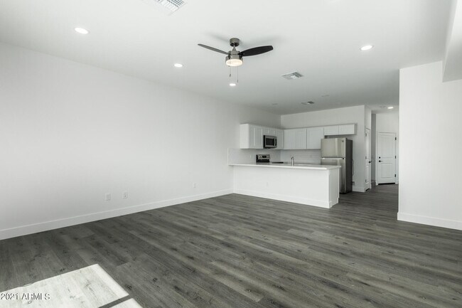 Building Photo - 1019 S Montezuma Ave