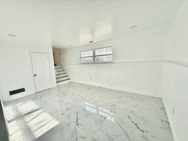 Building Photo - 6 Citadel Ave