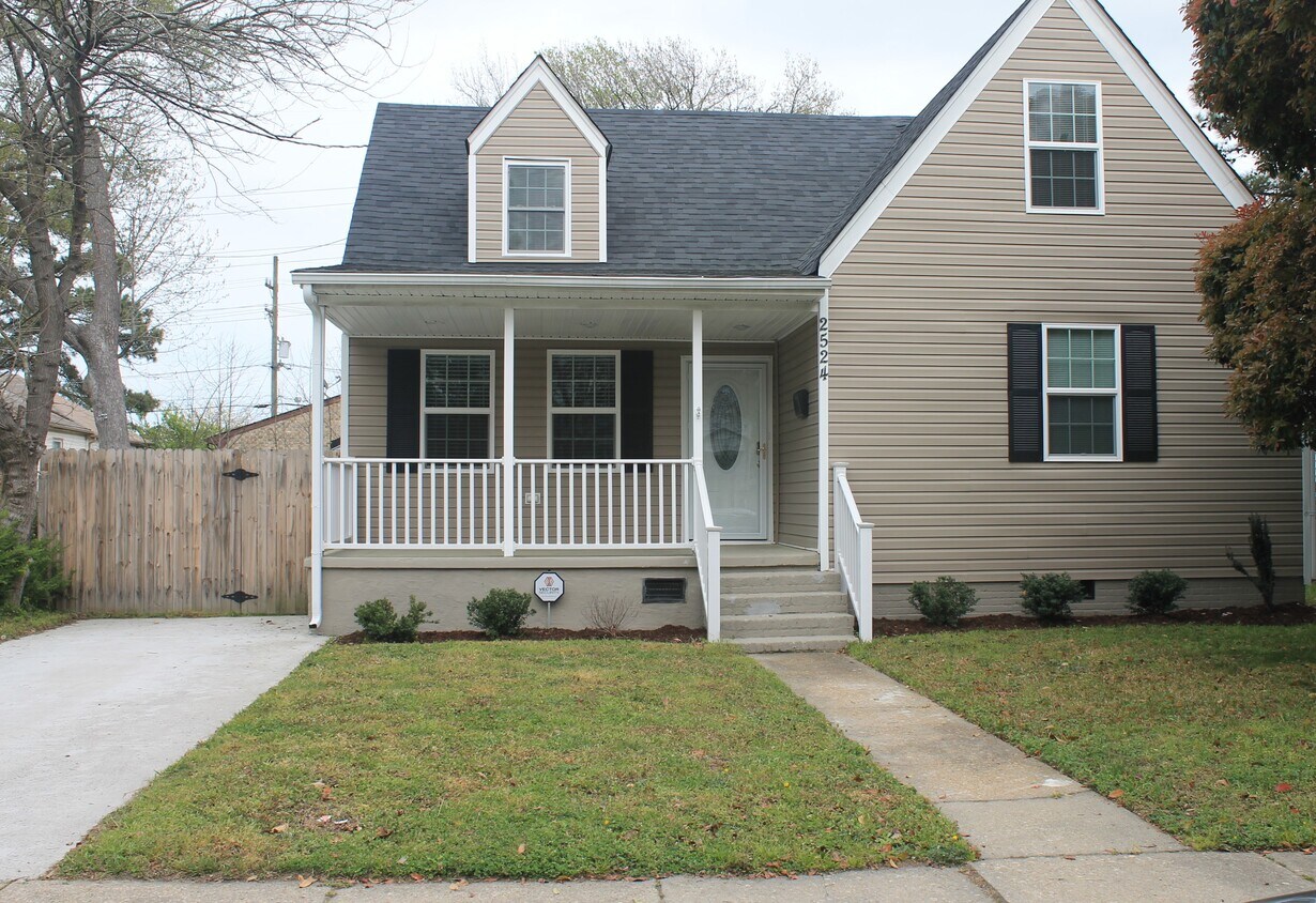 Primary Photo - 2524 Grandy Ave