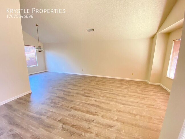 Foto del edificio - Wonderful American Canyon home on corner lot