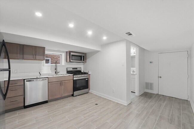 Foto del edificio - 7056 N Rockwell St