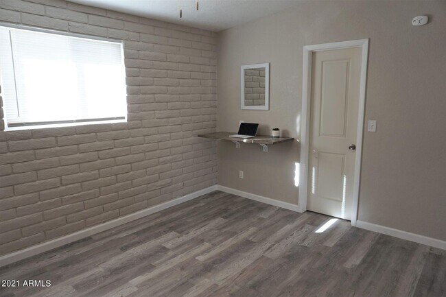 Foto del edificio - 216 N Canyon Dr