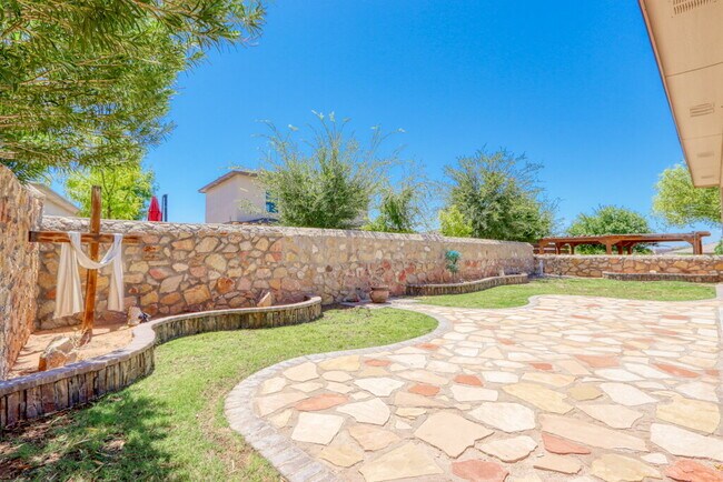 Building Photo - "Spacious 4-Bed Oasis with Granite Touches...