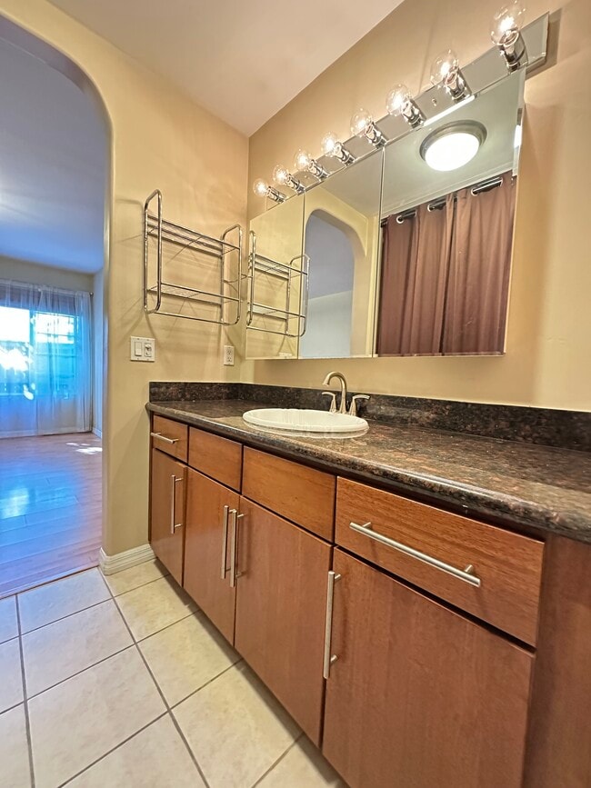 Foto del edificio - 5404 Balboa Arms Dr