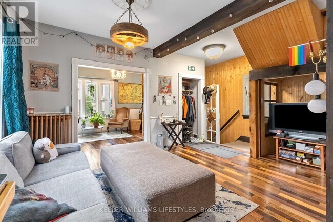 Building Photo - 92 Kent St