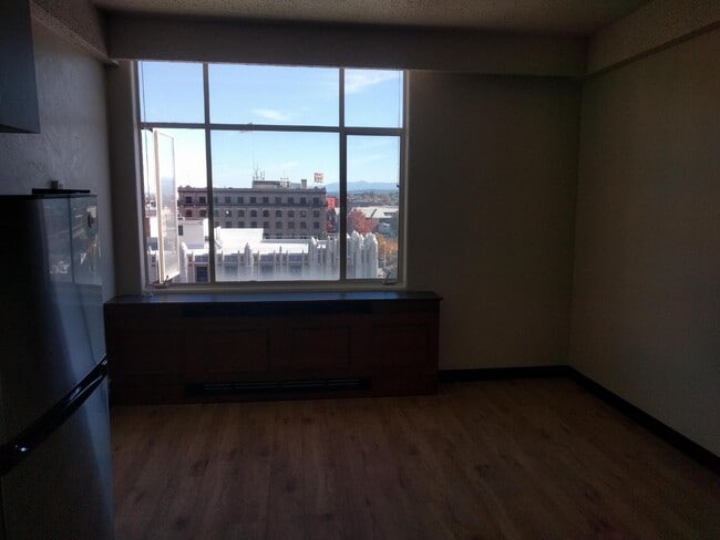 Building Photo - 515 W Sprague Ave