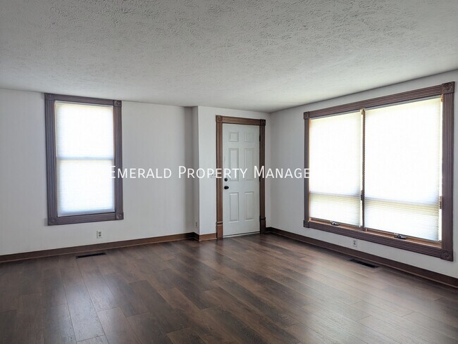 Foto del edificio - 520 N Prairie St