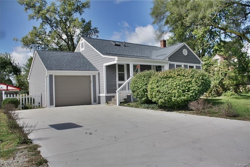 Primary Photo - 42755 Utica Rd