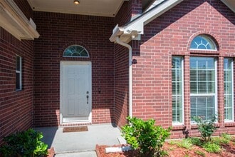 Building Photo - 131 Sunset Falls Dr