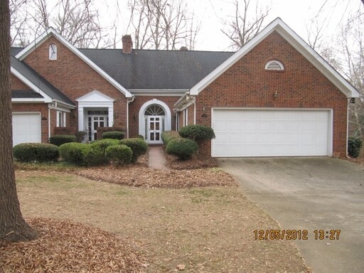 Primary Photo - 124 Columns Cir