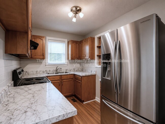 Foto del edificio - 2540 Larkwood Ln