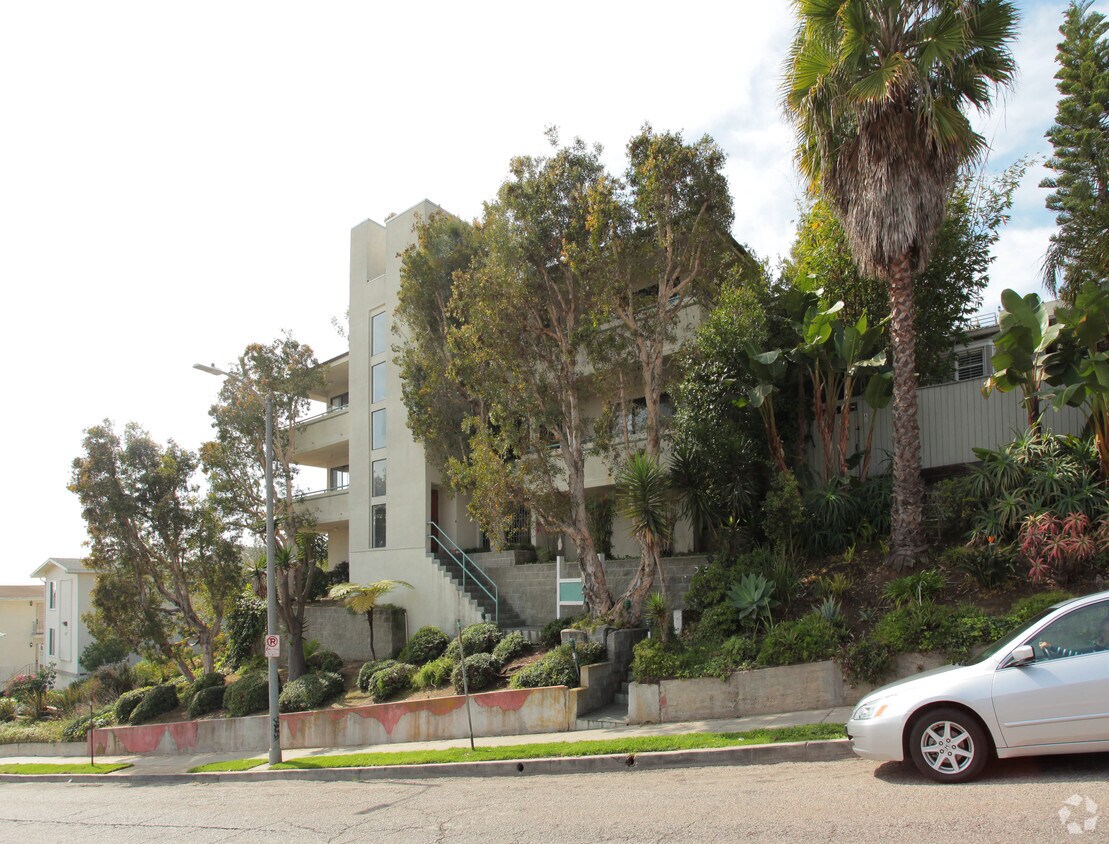 Building Photo - 225 4th Ave