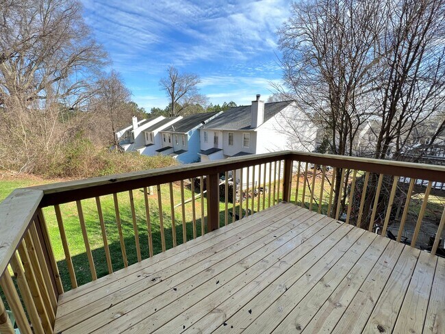 Foto del edificio - 3 Bedroom Townhouse Near Downtown Durham