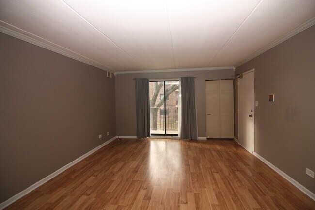 Foto del edificio - 5406 Chateau Dr