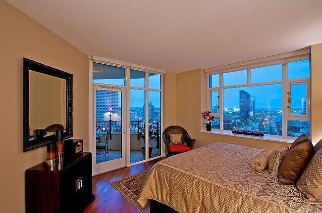 Foto del edificio - 700 W Harbor Dr