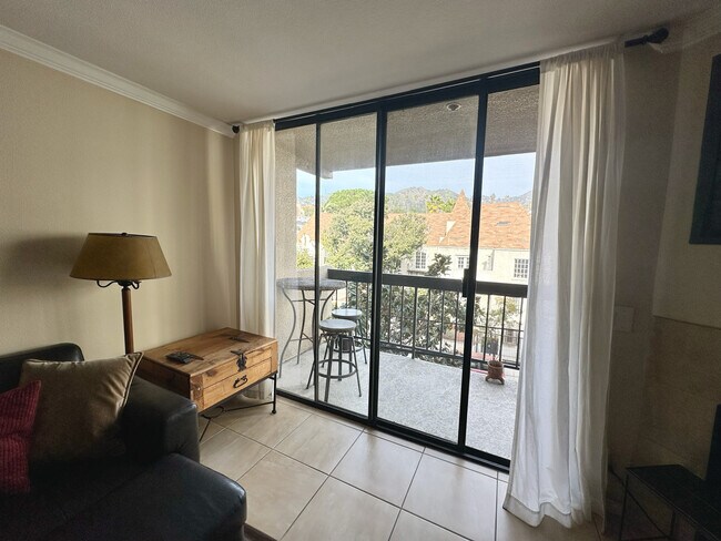 Sala de estar - 7320 Hawthorn Ave