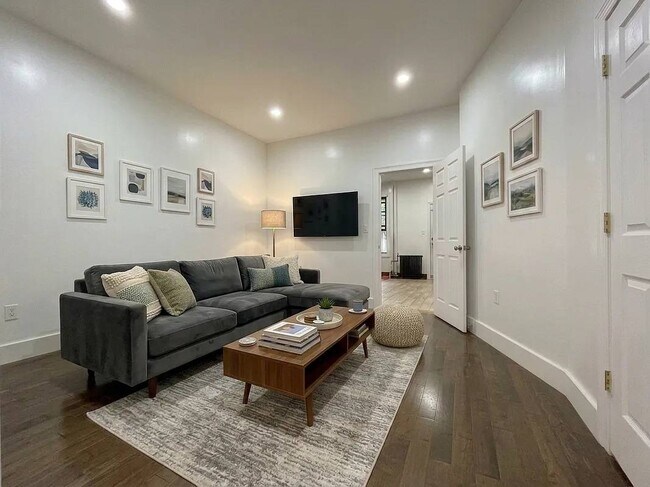 Foto del edificio - 1639 DeKalb Ave