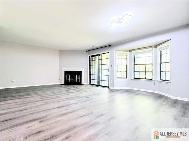 Building Photo - 1211 Woodhaven Dr