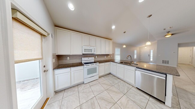 Building Photo - Fabulous 4 bedroom, 3 bath house
