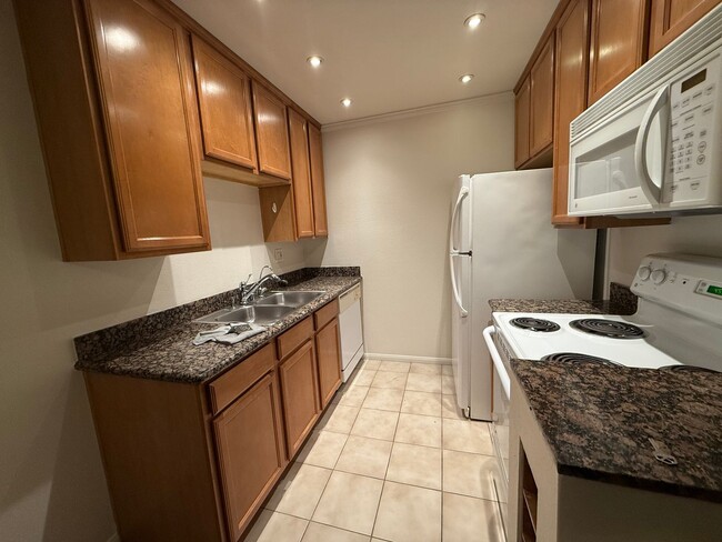 Foto del edificio - Perfect 1BD Condo in Clairemont with Parki...