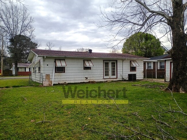 Building Photo - 3BR Home w/ Garage & Fenced Yard
