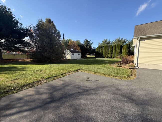 Foto del edificio - 1622 Forrest Ave