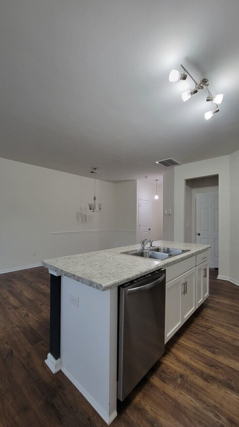 Building Photo - MOVE-IN SPECIAL! 1/2 OFF 1st MONTHS RENT.