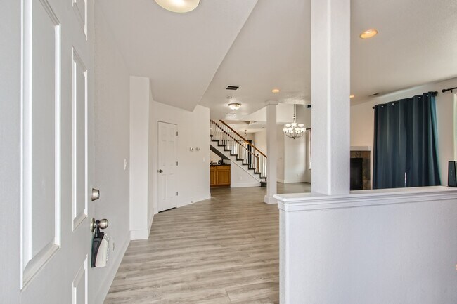Building Photo - 799 Martin Dr