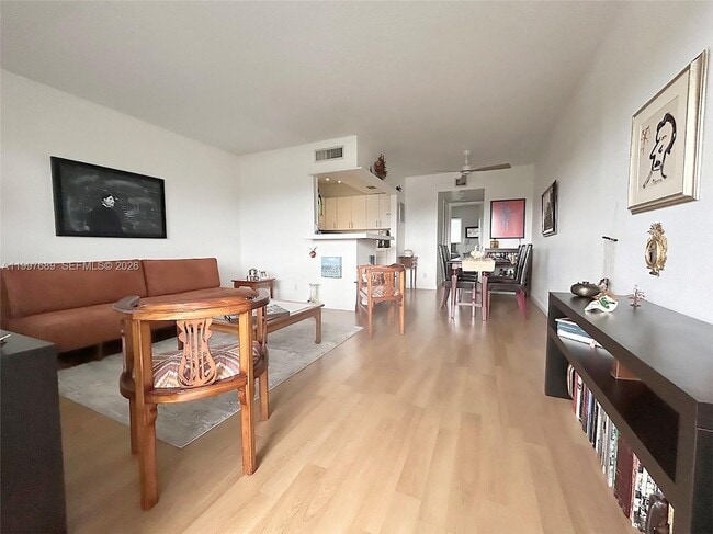Foto del edificio - 1400 NE 54th St