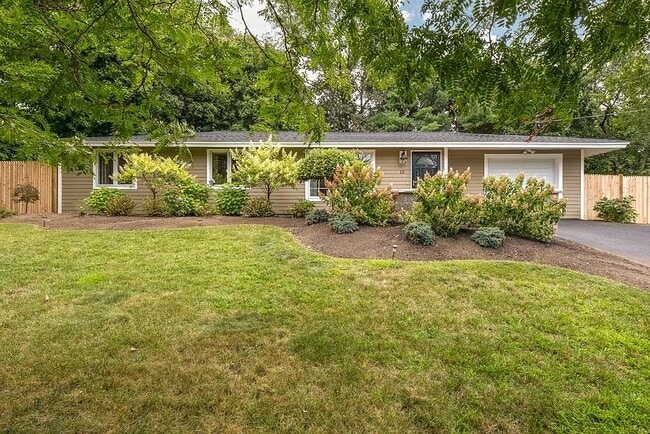 Building Photo - 10 Dale St