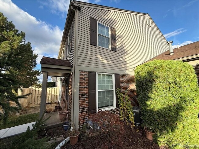 Building Photo - 15817 Charleston Dr