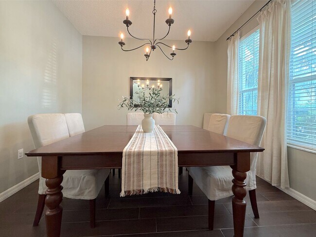 Foto del edificio - Spacious 5BR/3.5BA Home with Huge Backyard...