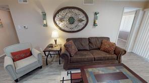 Foto del edificio - 12100 Melville Dr