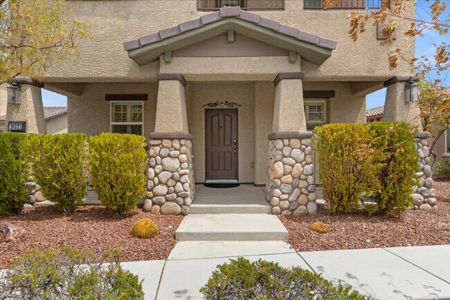 Foto del edificio - Coming Soon: 3 Bd, 3 Bth, Entertainer's Ki...