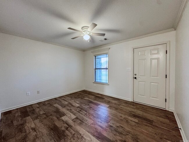 Building Photo - 36 Talladega Loop