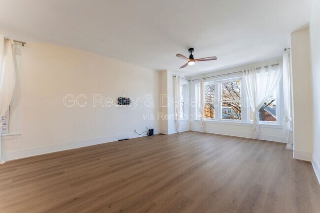 Foto del edificio - 5737 N Washtenaw Ave