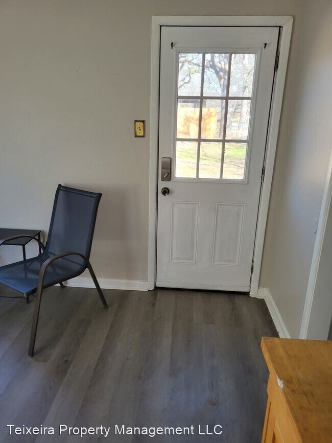 Building Photo - 1 br, 1 bath House - 1122-1/2 W Park Row D...