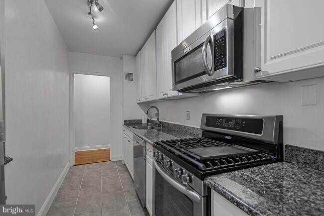 Foto del edificio - 4000 Tunlaw Rd NW
